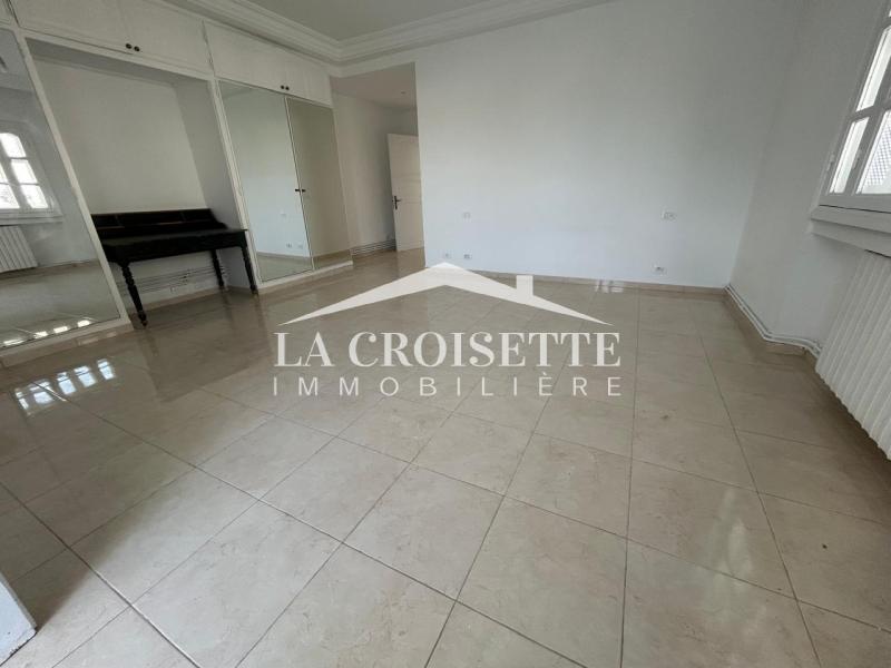 Villa S+4 avec piscine à La Marsa